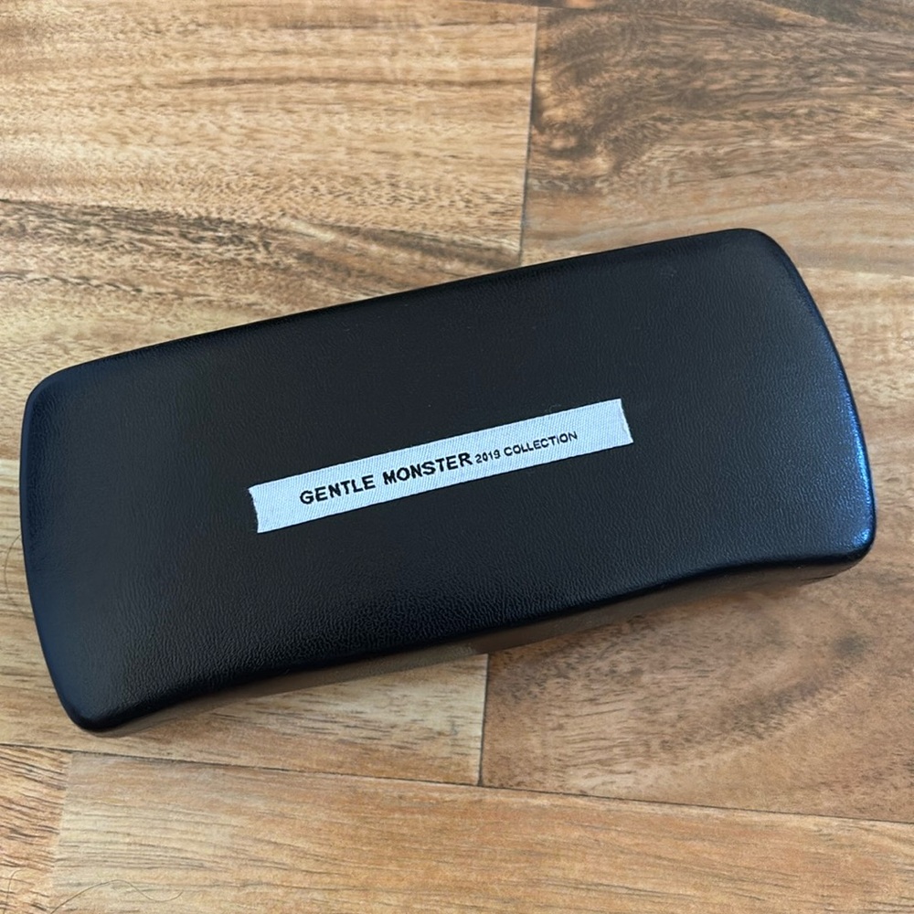 Gentle Monster 2019 collection black sunglasses